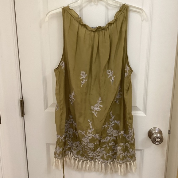 David Meister top, embroidered, tie at top, very pretty, size large - Picture 3 of 4